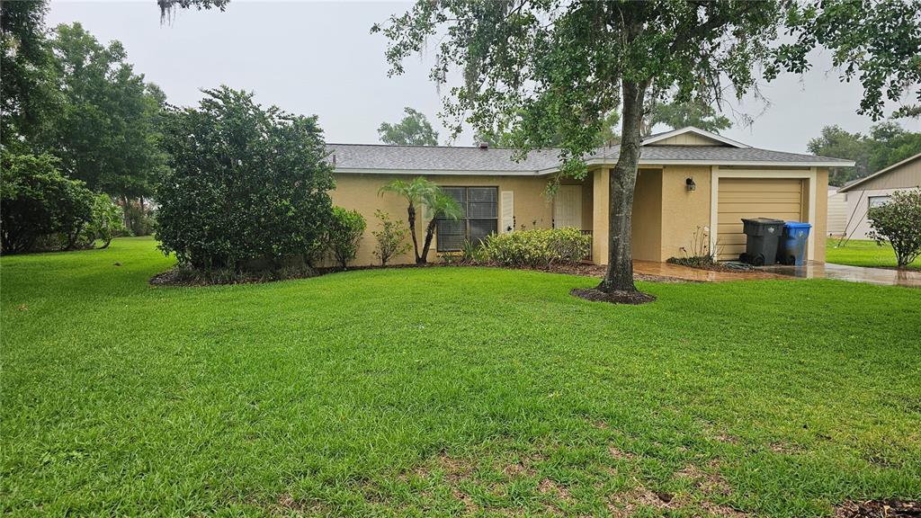 13852 US-92 in Dover, FL - Building Photo