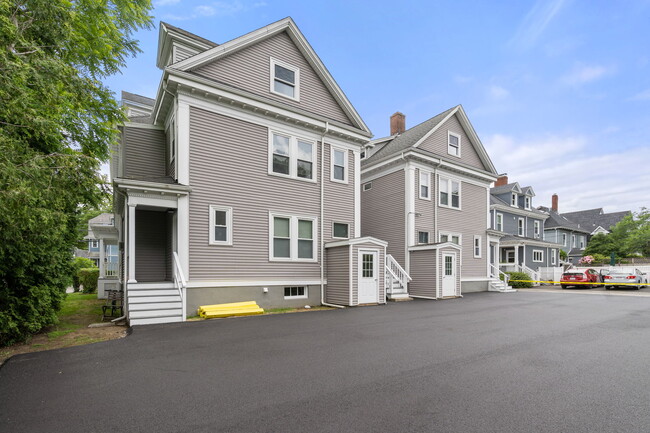 305-307 Cabot in Newton, MA - Building Photo - Building Photo