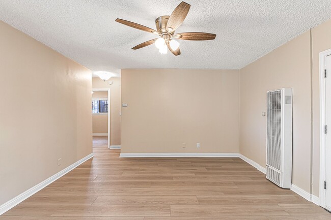 1427 W Parade St, Unit 03 in Long Beach, CA - Building Photo - Building Photo