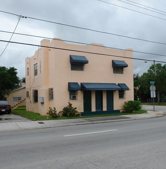 46-56 NW 62nd St in Miami, FL - Foto de edificio - Building Photo