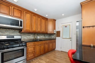 185 Plainfield Ave in Edison, NJ - Foto de edificio - Building Photo