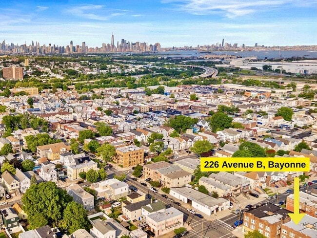 226 Avenue B in Bayonne, NJ - Foto de edificio - Building Photo