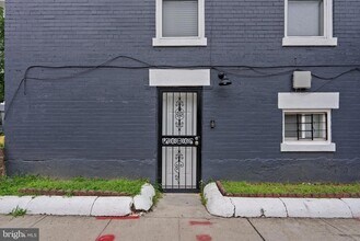 141 Uhland Terrace NE in Washington, DC - Foto de edificio - Building Photo