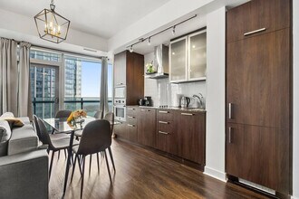 65 Bremner Blvd in Toronto, ON - Building Photo - Building Photo