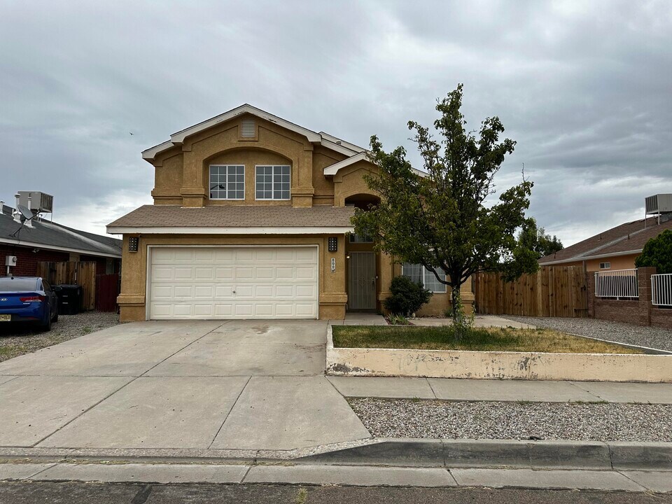 800 Halter Dr SW in Albuquerque, NM - Building Photo