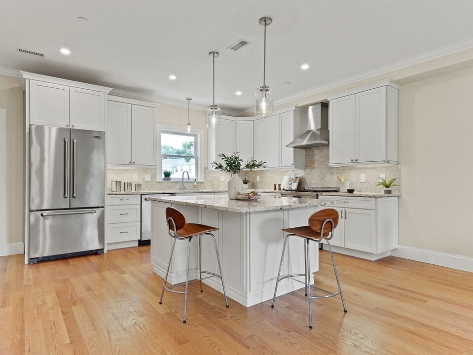 17 S Gate Park in Newton, MA - Building Photo