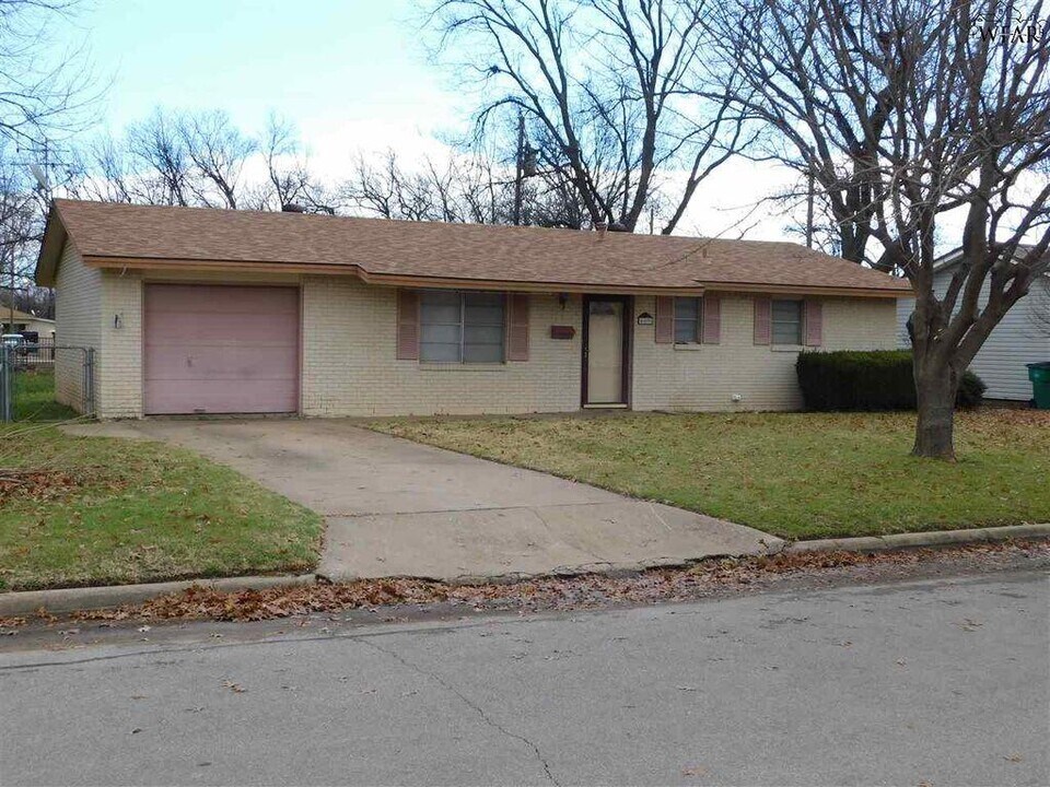 409 S Holly St in Burkburnett, TX - Building Photo