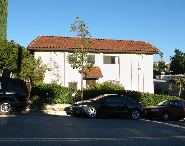 711 N Benton Way in Los Angeles, CA - Building Photo - Building Photo