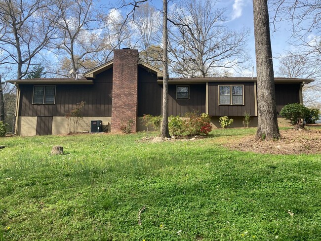 property at 5 Parkwood Cir NE