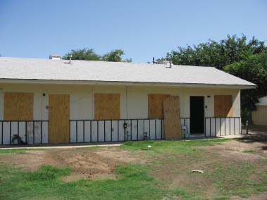 402 McCord Ave in Bakersfield, CA - Foto de edificio - Building Photo