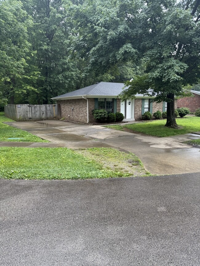6411 Bilsim Ln in Louisville, KY - Building Photo - Building Photo