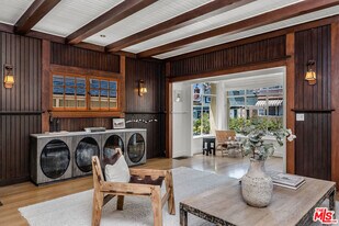 126 Fraser Ave in Santa Monica, CA - Building Photo