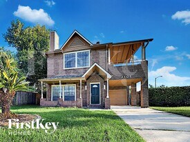 2106 Hazyknoll Ln in Houston, TX - Building Photo