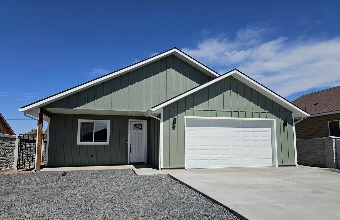 57 Hillcrest Dr in Snowflake, AZ - Building Photo