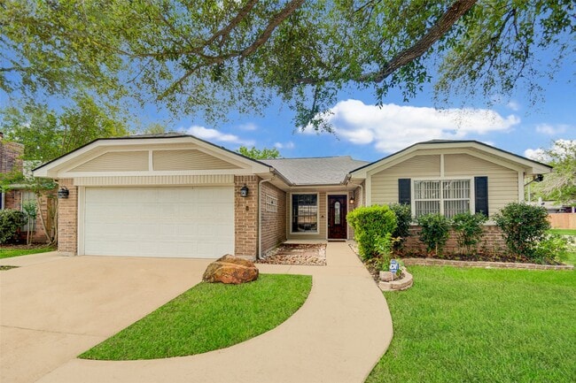 7702 Tierra Verde Dr in Houston, TX - Building Photo - Building Photo