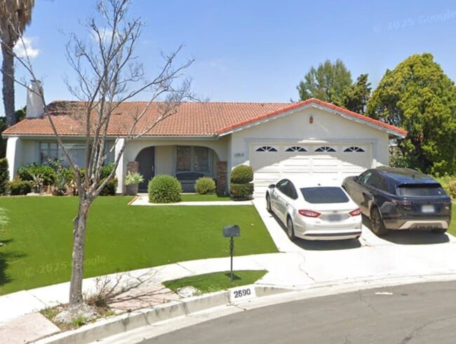 property at 2590 N Robinhood Pl