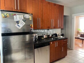281 Cardinal Medeiros Ave, Unit 1B in Cambridge, MA - Building Photo - Building Photo