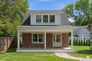 98 Burt Ave in Northport, NY - Building Photo