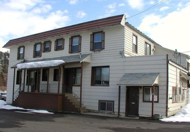 185 W Yellowstone Ave in Osburn, ID - Foto de edificio - Building Photo