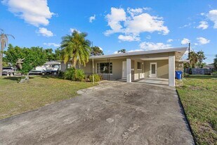 106 Aurora St E in Venice, FL - Building Photo