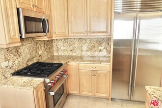210 S Spalding Dr in Beverly Hills, CA - Building Photo - Building Photo