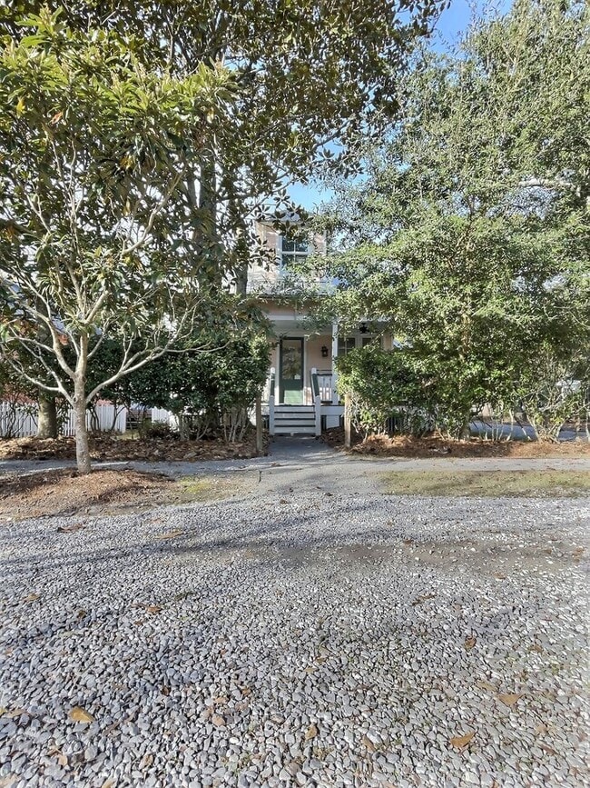 607 Ronda Ln in Ocean Springs, MS - Building Photo - Building Photo