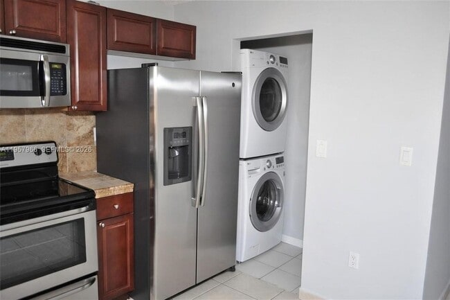 6100 SW 130th Ave in Miami, FL - Foto de edificio - Building Photo