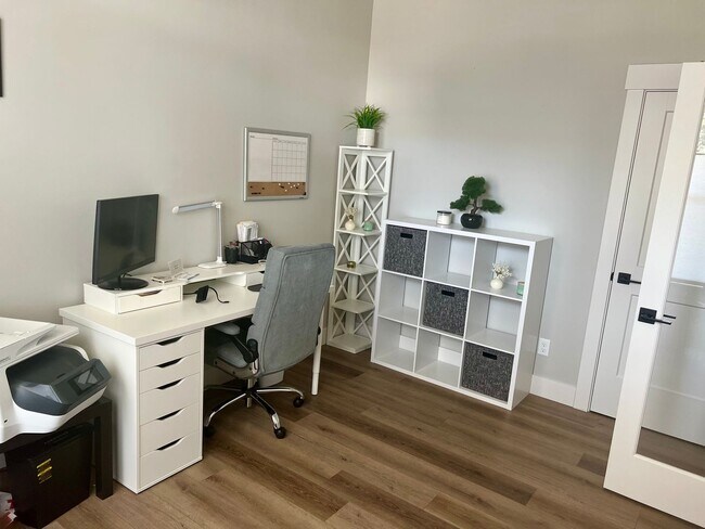 1001 Keystone Loop NE in Keizer, OR - Building Photo - Building Photo