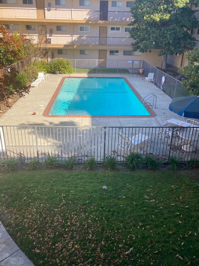 Surfside Palms Apartments