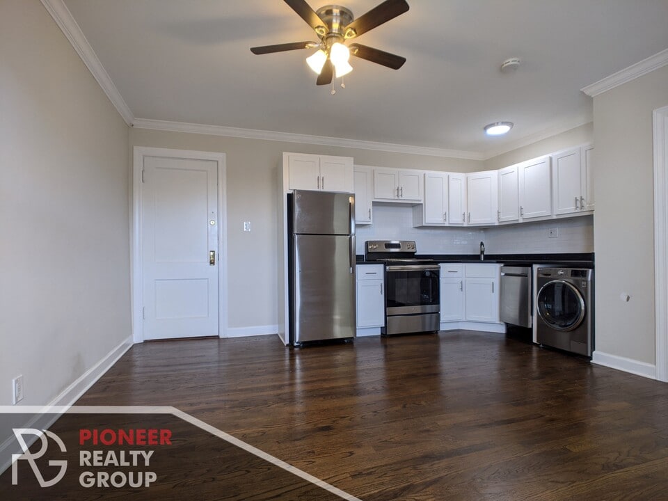 3340 N Marshfield Ave, Unit #402 in Chicago, IL - Building Photo