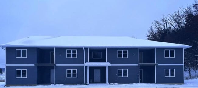 1771 Old Stage Rd, Unit 2 in Decorah, IA - Building Photo - Building Photo