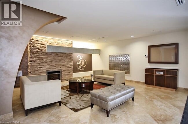 360 Pearl St in Burlington, ON - Building Photo - Building Photo