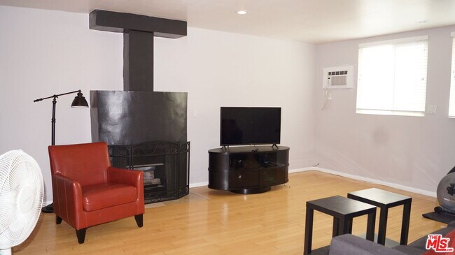 3645 Westwood Blvd-Unit -103 in Los Angeles, CA - Building Photo - Building Photo