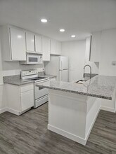 23515 Lyons Ave, Unit 169 in Santa Clarita, CA - Building Photo - Building Photo