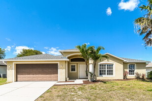 2310 SW 4th Ct in Cape Coral, FL - Building Photo
