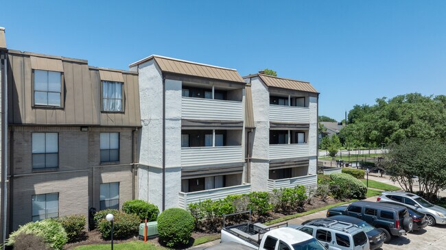 Riverstone Condominiums in Houston, TX - Foto de edificio - Building Photo