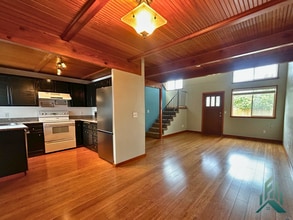 3177 NE Flintlock Pl in Corvallis, OR - Building Photo - Building Photo