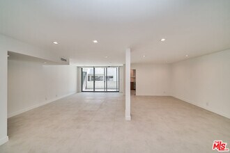 137 S Maple Dr in Beverly Hills, CA - Building Photo - Building Photo