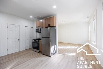 2301 N Leavitt St, Unit 2CH in Chicago, IL - Building Photo - Building Photo