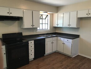 5874 Castle Run Dr in San Antonio, TX - Building Photo - Building Photo