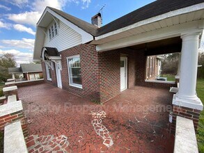 2802 Fairview Dr in Chattanooga, TN - Building Photo - Building Photo