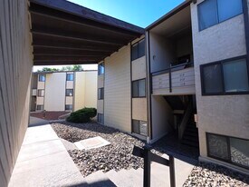 303 Gage Blvd in Richland, WA - Building Photo