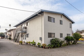 390-396 Dunster Dr in Campbell, CA - Foto de edificio - Building Photo