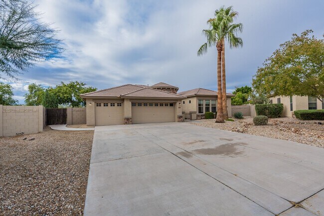 13354 W San Miguel Ave in Litchfield Park, AZ - Building Photo - Building Photo