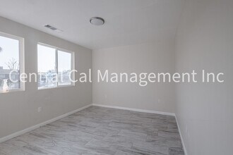 1004 Padre St in Bakersfield, CA - Foto de edificio - Building Photo