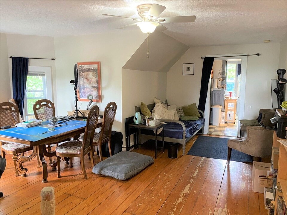 211 Summer St, Unit 3 in Somerville, MA - Building Photo