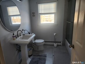 134 Mountain Rd in Windsor, CT - Building Photo - Building Photo