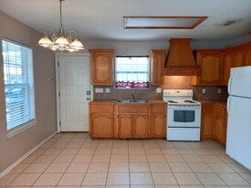 715 S Dfw Dr, Unit #2 in Edinburg, TX - Building Photo