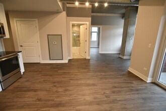 3833 N Broadway in Chicago, IL - Building Photo - Building Photo
