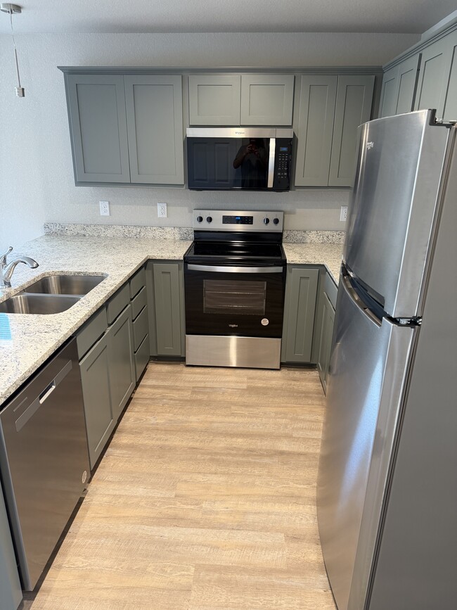 1014 N Plum St in Millsap, TX - Foto de edificio - Building Photo